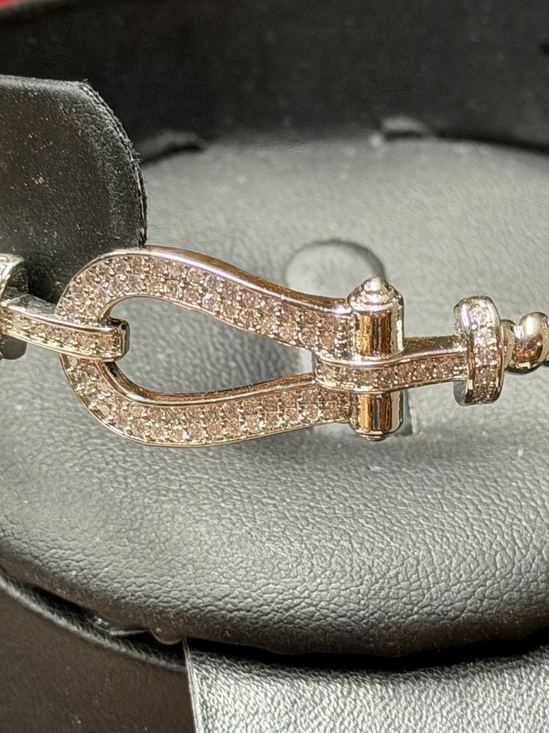 Uptown Jewelry - Pavé Crystal Silver-Tone Horsebit Bracelet - Elegant Women’s Jewelry